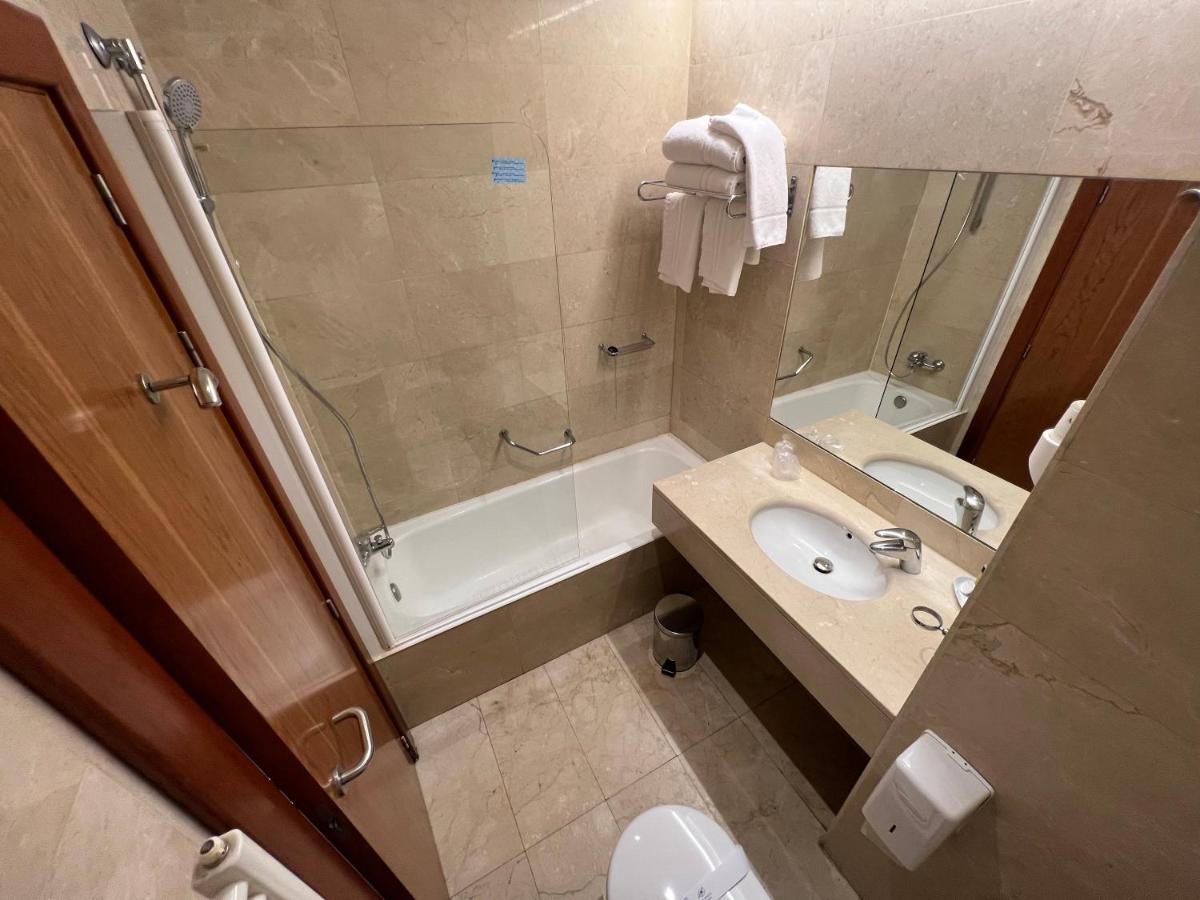 Hotel Duque De Wellington Vitoria-Gasteiz Zewnętrze zdjęcie