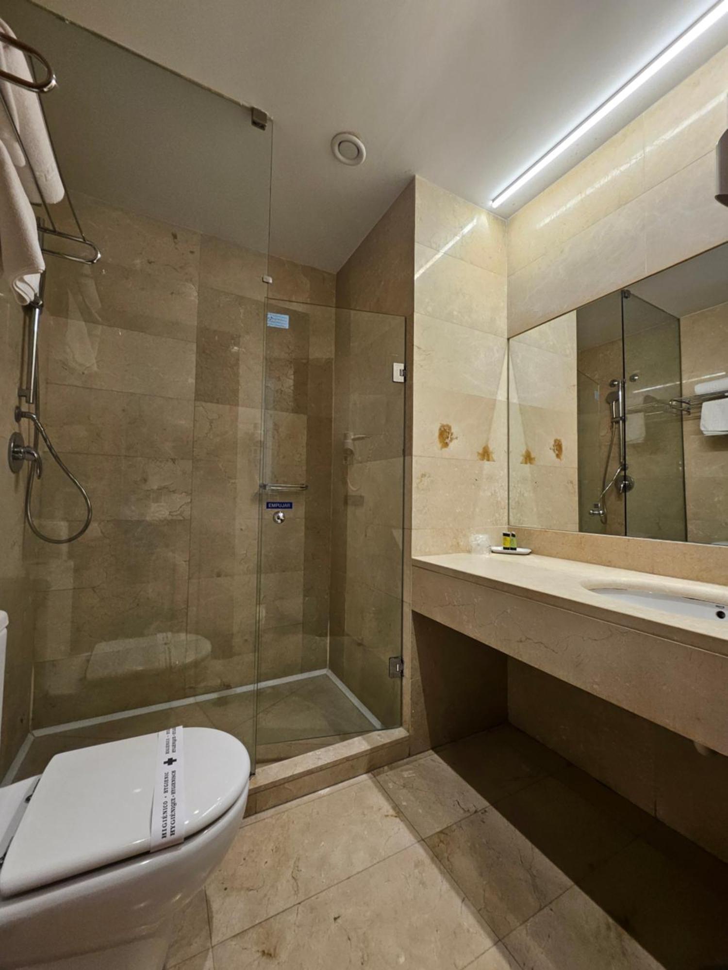 Hotel Duque De Wellington Vitoria-Gasteiz Zewnętrze zdjęcie